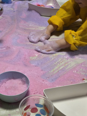 Heute haben wir mit Schaum gespielt